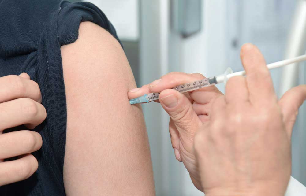 Impfung gegen Herpes mit Impfstoff gegen den Herpes-Simplex-Virus zur Herpes Vorbeugung